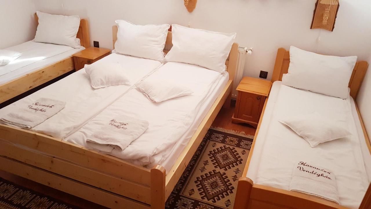Отели типа «постель и завтрак» Hazanéző Panzió Корунд